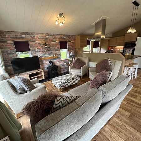 Luxury Lakeside Lodge L1 With Hot Tub Situated At Tattershall Lakes Country Park Eksteriør billede