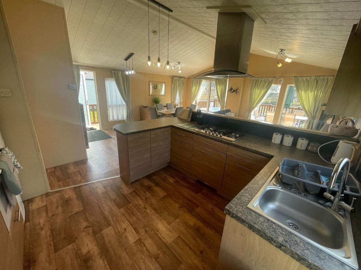 Luxury Lakeside Lodge L1 With Hot Tub Situated At Tattershall Lakes Country Park Eksteriør billede